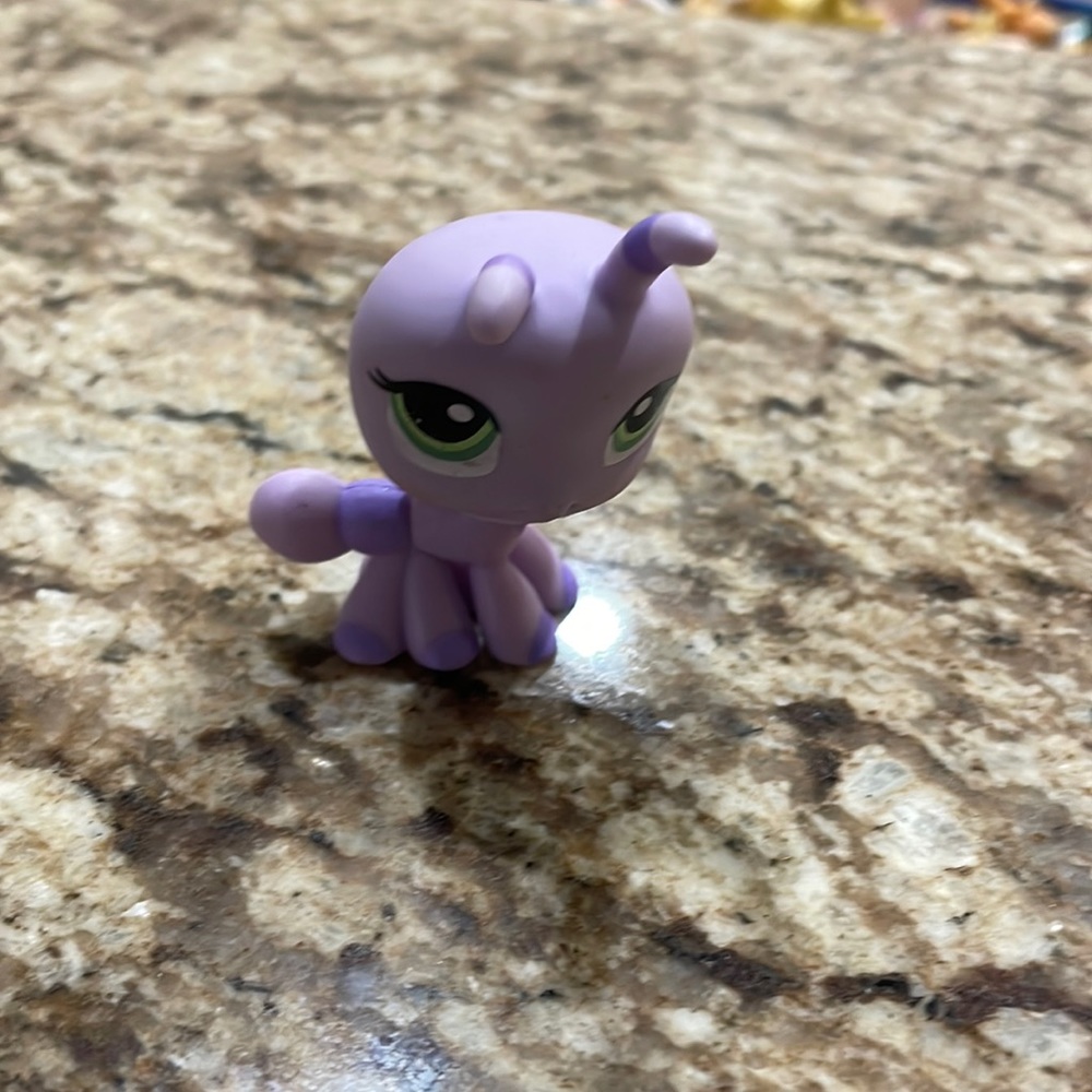 ANT #1308 - Authentic Littlest Pet Shop - Hasbro LPS